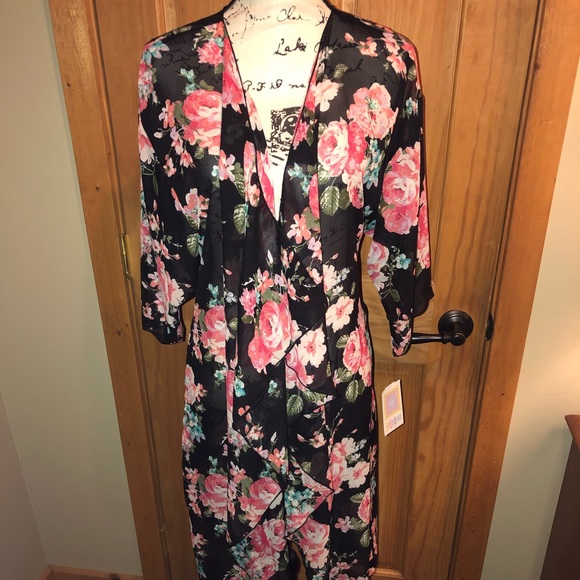 LuLaRoe Sweaters - NWT M LLR Pink Roses Print Black Shirley